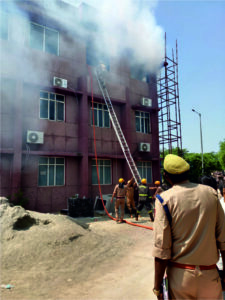 अस्पताल में आग, स्कूल में आपदा और स्टील फैक्ट्री में केमिकल रिसाव… हापुड़ में मॉक ड्रिल से परखी गई आपदा से निपटने की पूरी तैयारी